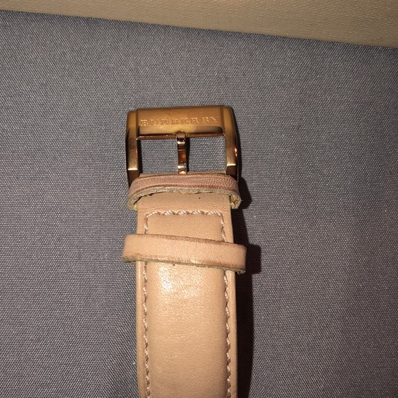 Authentic BURBERRY WOMENS WATCH - Picture 7 of 8